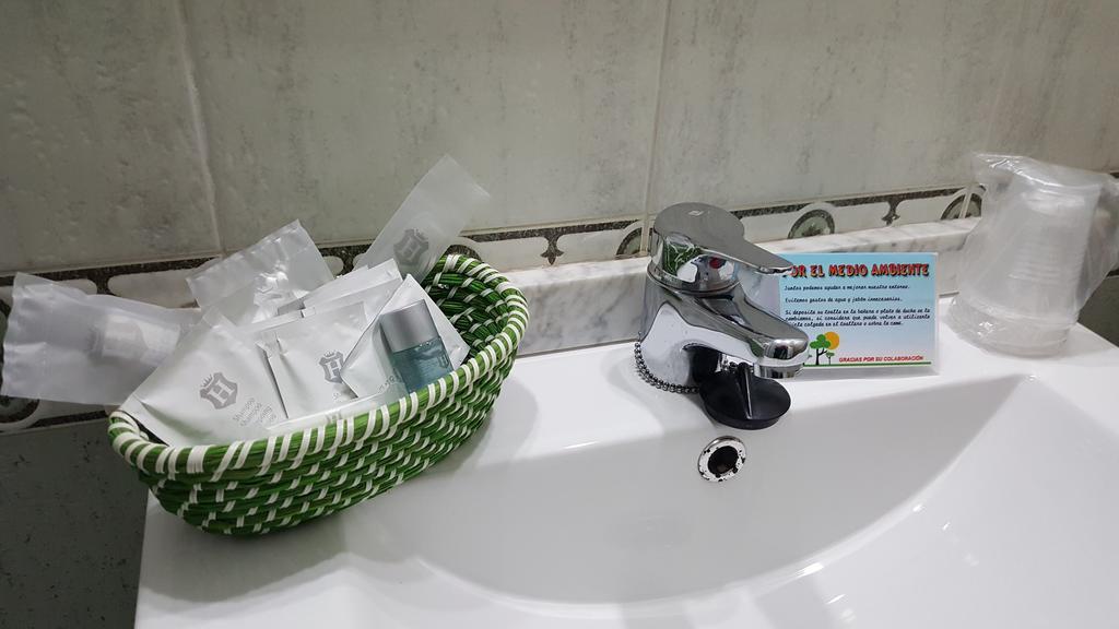 Hostal El Parque San Martín de la Vega Eksteriør bilde