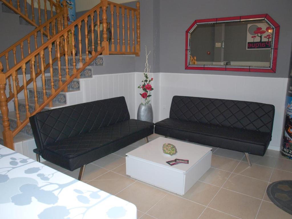 Hostal El Parque San Martín de la Vega Eksteriør bilde